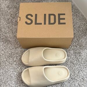 Yeezy Cream Slides